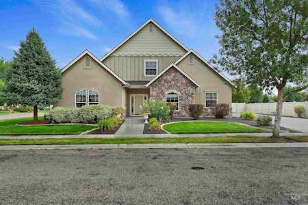 724 N Cactus Creek Ave Eagle, ID 83616