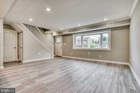 18 Meadow Dr N Glen Burnie, MD 21060