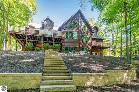 11801 Mountain Woods Drive Thompsonville, MI 49683