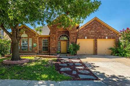 236 E Lynn Creek Drive Arlington, TX 76002