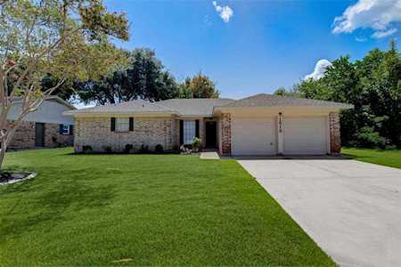 1818 Meadow Creek Dr Pearland, TX 77581