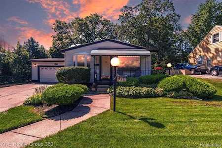 261 Cedardale Ave Pontiac, MI 48341