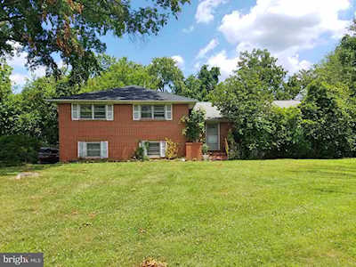 3329 Greenway Dr Ellicott City, MD 21042