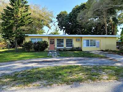 2715 39th Ave W Bradenton, FL 34205