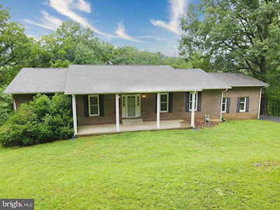 831 Apple Jack Circle Linden, VA 22642