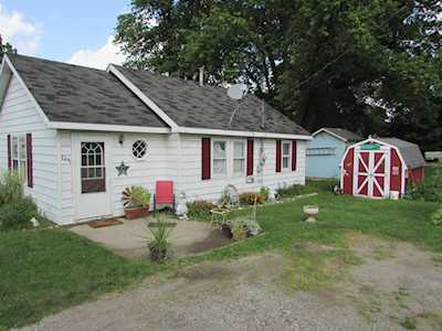 748 S Oakwood Drive Cromwell, IN 46732