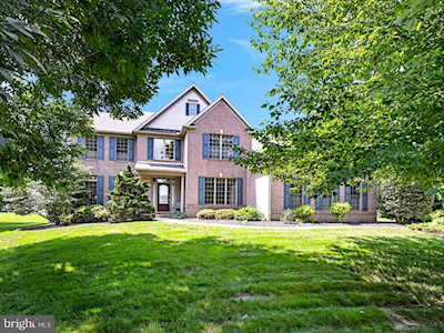 2 Doveland Ct Lancaster, PA 17602