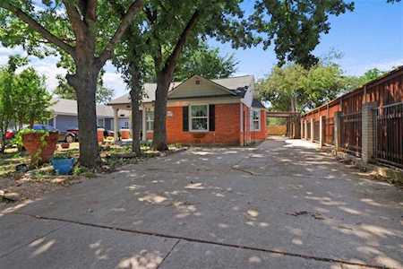 5729 Curzon Avenue Fort Worth, TX 76107