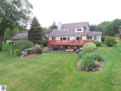1088 El Camino Grande Lake Isabella, MI 48893