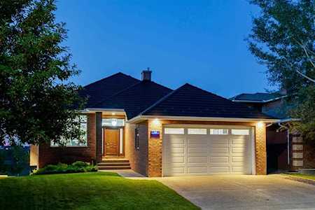 30 Shawnee Grove SW Calgary, AB T2Y 2W9
