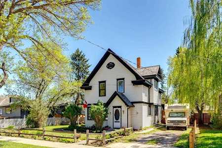 25 Elma St Okotoks, AB T1S 1J7
