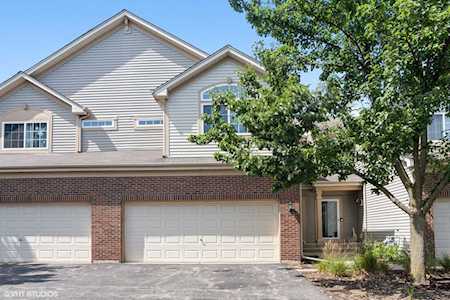 145 Southwicke Dr #D Streamwood, IL 60107