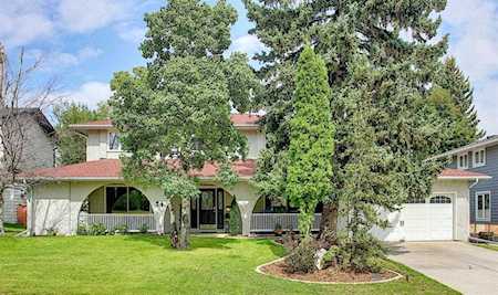 24 Canata Close SW Calgary, AB T3J 4P8