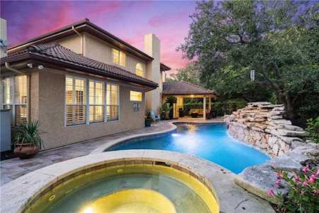 19 Lost Meadow TRL The Hills, TX 78738