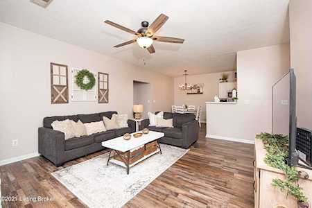 10201 Deer Vista Dr #103 Louisville, KY 40291