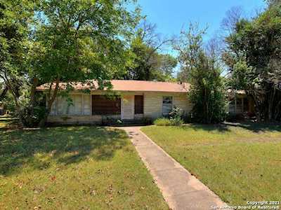 1402 E 17th St Georgetown, TX 78626
