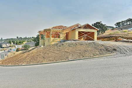 547 W La Strada Circle Medford, OR 97504