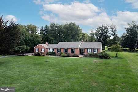 19 Dogwood Dr Burlington, NJ 08016