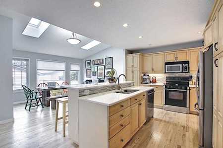 4417 19 Ave NW Calgary, AB T3B 0R8