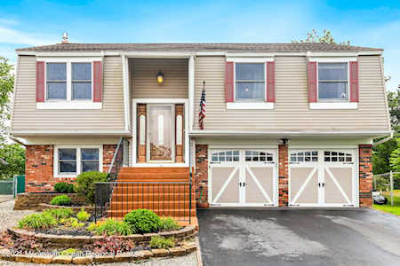 14 Seaview Ct Barnegat, NJ 08005