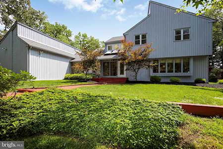 40 Southwood Dr Cherry Hill, NJ 08003