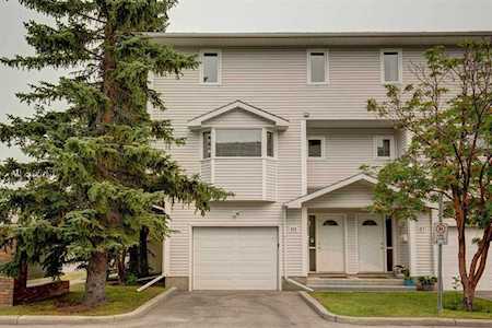 101 Glenbrook Villas SW Calgary, AB T3E 7E8