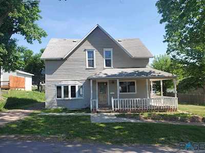 104 E 6Th St Dell Rapids, SD 57022