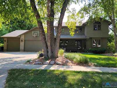 1251 S Stoney Pointe Ct Sioux Falls, SD 57106