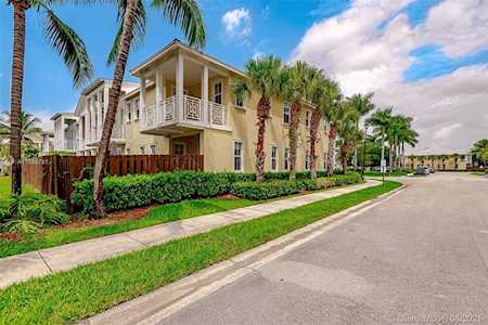 7470 NW 115th Ct Doral, FL 33178