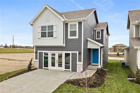 8812 SW 8th St Blue Springs, MO 64064