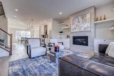 905 41 St SW Calgary, AB T3C 1X3