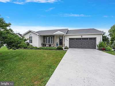 654 Curtis Dr Gettysburg, PA 17325