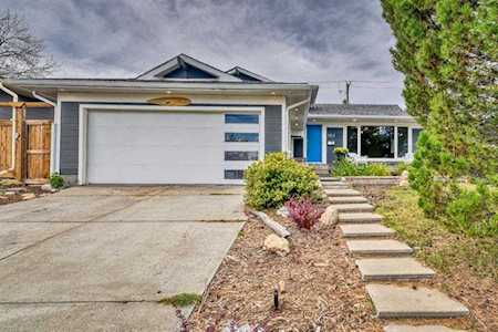 107 Silver Ridge Close NW Calgary, AB T3B 3T2