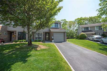 113 Hidden Ponds Circle Smithtown, NY 11787
