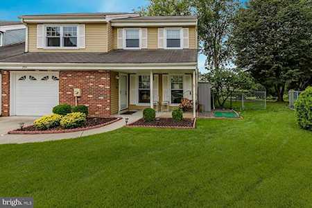 204 Stratton Ct Mount Laurel, NJ 08054