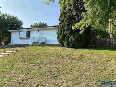 110 W 5Th St Dell Rapids, SD 57022
