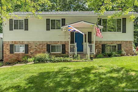4829 Langdon Dr Brighton Twp, MI 48114