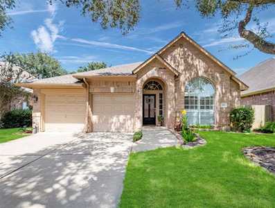 535 Avery Dr Sugar Land, TX 77479