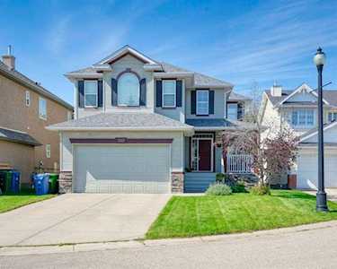 323 Discovery Place SW Calgary, AB T3H 4N7