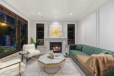 5718 Wallace Street Vancouver, BC V6N 2A4