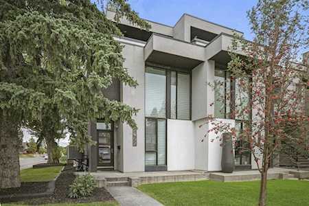 2602 36 St SW Calgary, AB T3E 2Z8