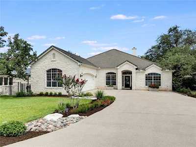 3 Parkside RD The Hills, TX 78738