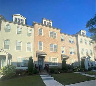 16 Lochurst Ln Roswell, GA 30076