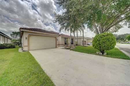 5960 NW 72nd Ct Parkland, FL 33067