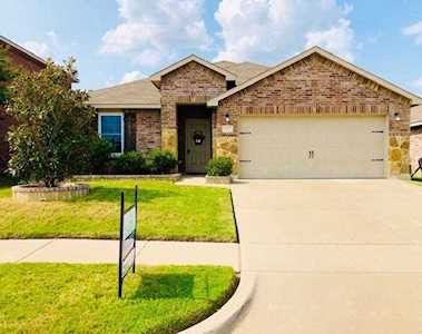 821 Underhill Drive Arlington, TX 76002