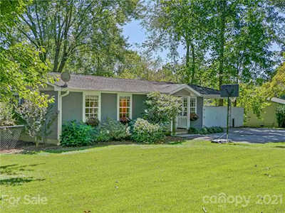 1402 Willow Rd Hendersonville, NC 28739
