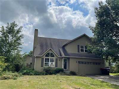 1901 Choctaw Dr Greenwood, MO 64034