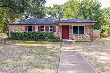 709 W Mills Drive Euless, TX 76040