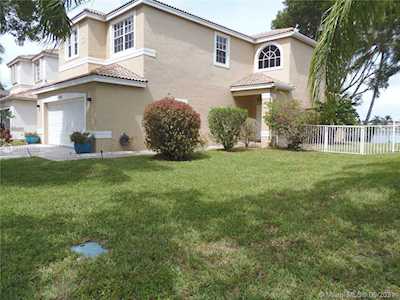 6302 NW 40th Ave Coconut Creek, FL 33073