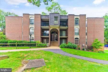 3328 Woodburn Village Dr Annandale, VA 22003